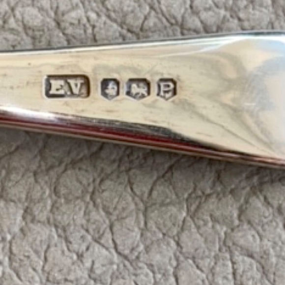 Sheffield Hallmarked Sterling silver cake fork set with trident - Picture 8 of 8